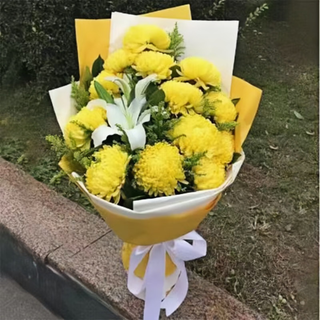 Qingming festival 13 flowers + white lily and chrysanthemum sacrificial bouquet 13 flowers + white lily and chrysanthemum bouquet