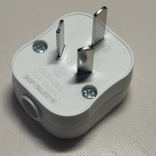 Bull (bull) bull plug 10a three-pin triangle flat plug household genuine power wiring plug 2500 watt white 10sg 1 pack bull 10sg three plug