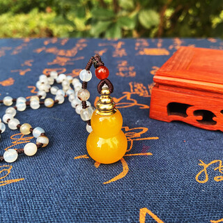 Yingyou natural jade hollow pendant can be opened to hold quick-acting heart-saving pills, cinnabar mobile phone chain, small medicine box, bottle hanging neck piece, yellow agate gourd bead chain style