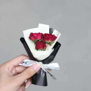 Car aromatherapy outlet perfume creative eternal dried bouquet car decoration ornaments air-conditioning fragrance clip rose love letter no. 1 (free clip + 2ml perfume)