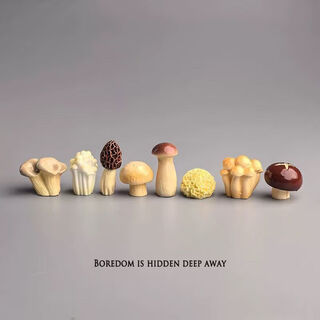 Bored, put some cute mushrooms on the computer desktop, japanese-style work station desk small ornaments and decorations, let everyone lie down together, 8-piece set