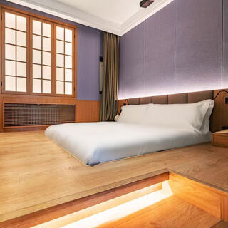 Dynamic audio and video room