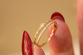 Chili jewelry exhibition 18k gold diamond 15 points double row diamond ring with a fairy-like and girlish feeling. no grading below 20 points. no grading below 20 points 15 points.