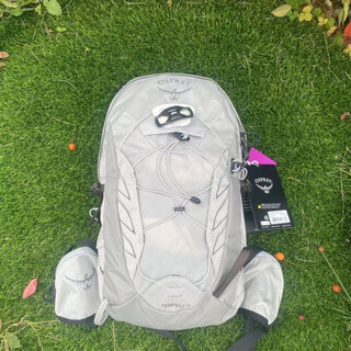 Osprey kitty storm backpack outdoor travel cross-country hiking mountaineering lightweight school bag women's 9l20l women's 9 liter silver white