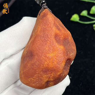 Qiaoge natural beeswax genuine raw stone handle piece baltic amber flower wax pendant 34.37 grams