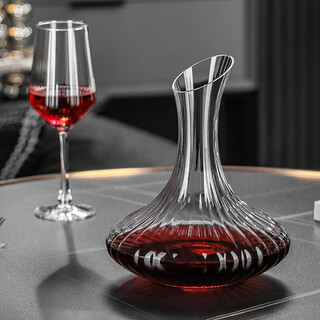 Genas high-end crystal glass red wine decanter, creative personality, large-sized wine quick-dispensing jug and wine set, vertical pattern decanter 1880ml