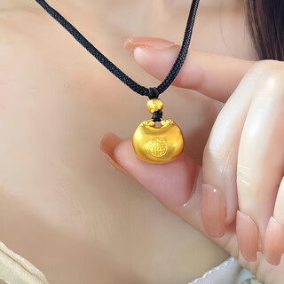 The old temple ancient method inherits gold-wrapped little fat blessing and safe lock pendant for women, small golden lump for men, longevity lock pendant. little fat blessing pendant is filled with gold about 2.4g and comes with a rope.