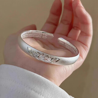 Laohuangxiang 9999 pure silver bracelet, ancient lotus heart sutra solid open silver bracelet, a gift for my girlfriend’s mother, lotus heart sutra silver bracelet, about 30 grams