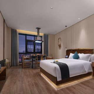 Pinman chess and cards king room