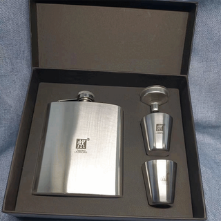 Zwilling german high-end 304 stainless steel hip flask portable set picnic portable flat hip flask set box small hip flask four-piece set with 1ml
