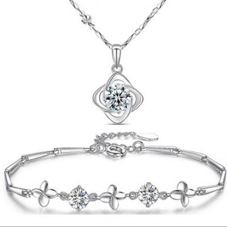 Pt950 platinum necklace for women four-leaf clover light luxury diamond pendant 18 clavicle chain girlfriend gift four-leaf clover necklace pendant + bracelet (white diamond)