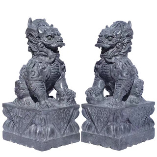 A pair of stone carvings and stone unicorns. a pair of bluestone carvings for town houses, home courtyards, outdoor fortune-seeking beasts, and villa entrance ornaments. dragon claw unicorns are 75 meters long, 50 meters wide, and 15 meters high.