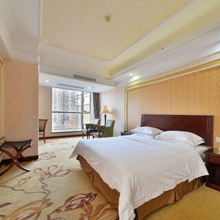 Deluxe king room