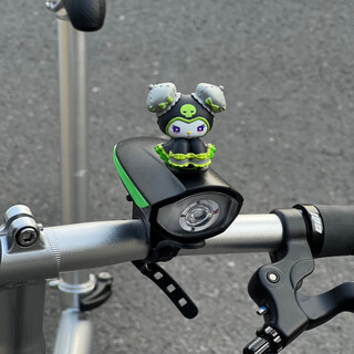 Perfect bicycle handlebar headlight with horn for mountain night riding, cute rechargeable flashlight, waterproof bicycle riding equipment accessories, national style green kuromi lamp_with horn