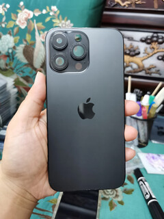 Mobile phone 14promax original disassembly, middle frame, back cover, glass integrated back case, not the original unpacked and returned, black us version, 98% new, with holes in the middle frame, slight scratches, no bumps, free button lag, iphone 14 pro max, rear power cover