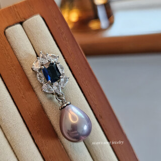 Blissful pearl brooch