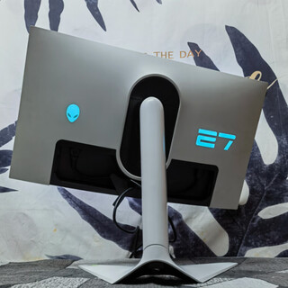 Second-hand 90% new dell alienware alien 27-inch high-brush gaming computer monitor 500hz240hz alien aw screen aw2723df 27-inch 2k 280hz new white