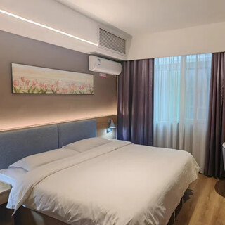 Home inn ruibai cloud superior king room