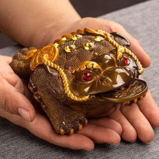 Ye yu tea pet ornaments change color and can raise golden toads. tea set and tea table accessories. creative tea table and pixiu tea tray. tea pet ornaments change color and can raise golden toads. tea set and tea.