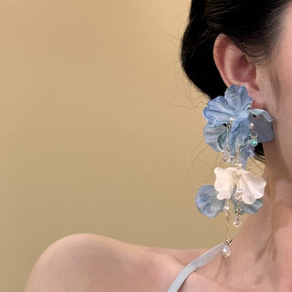 Qmxd rose ice tea blue tassel flower earrings for women, high-end holiday style niche earrings, beautiful earrings, earrings, blue flower tassels, a pair