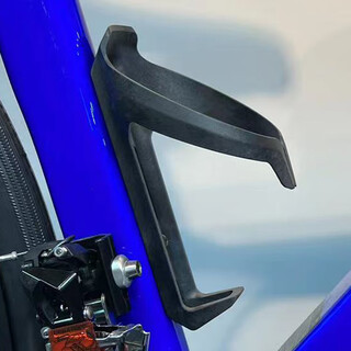 Giant mountain road bicycle water bottle holder with wind-breaking air force pp lightweight high-rigidity composite material water cup holder genuine propel mid-tube model weight 25 grams