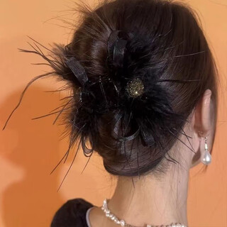 Hua shike stars the same elegant feather clip, high-end shark clip for the back of the head, half-tied hair clip to show hair volume, gold glitter diamond feather clip