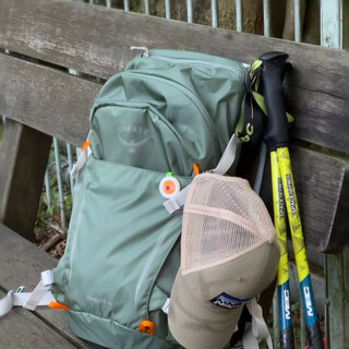 Osprey kitty hacker 28l 26l 18l outdoor hiking and mountaineering men's and women's lightweight backpack hacker 26l pine leaf green