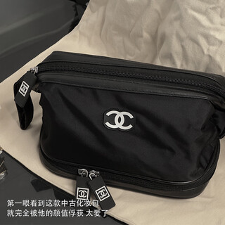 Cosmetic bag for women 2025 new high-end portable large capacity travel handheld storage bag big brand toiletry bag waterproof