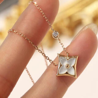 Yuansi l's 24 new style 18k rose gold four-leaf clover white mother-of-pearl necklace light luxury au750 presbyopia diamond-encrusted women's necklace white mother-of-pearl rose gold necklace