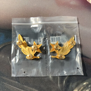 Metal large collar flower, small collar flower, olive branch, pine branches and leaves, film and television props collection chest label, large collar flower