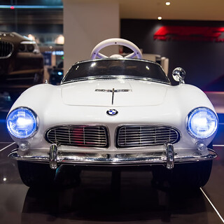 Yijing bmw children's electric car four-wheel retro classic car remote control swing can sit on baby toy stroller, top with white + soft wheels + swing + pull rod + remote control + electronic assist + black leather seat