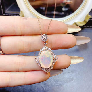 Super beautiful opal pendant crystal, full of sparkle, exquisitely inlaid with 925 silver