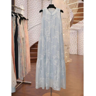 Xiangshemuhuaxiang women's holiday style designer 2025 new summer style slimming loose high-end fashion embroidery high-definition skirt length about 115 s 90-105