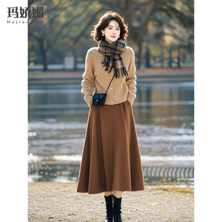 Majiaomei autumn and winter dress women's 2025 new casual age-reducing knitted sweater skirt two-piece suit for women khaki sweater + brown skirt (without scarf) xl