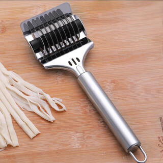 Household noodle cutter stainless steel household rolling noodle knife noodle cutter chives cutting noodles cutting kitchen tools stainless steel noodle cutter