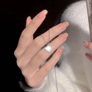 If you like it, place an order. yibeizi necklace for women, high-end, light luxury, niche, simple and versatile, valentine's day gift. m754 yibeizi necklace.