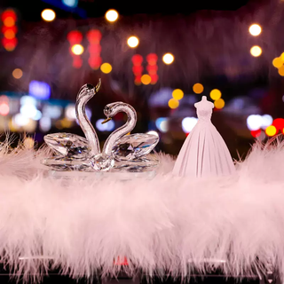 Yusenyi car women's crystal car ornaments swan car decoration 2022 internet celebrity creative gift car decoration white swan + white feather cushion + wedding dress