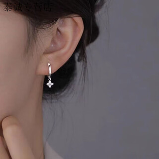 Kzd999 sterling silver four-leaf clover earrings for women, slim temperament, anti-allergic earrings, niche simple earrings, earrings, lucky incarnation sterling silver earrings, same style 4.58g (sterling silver pair) same style