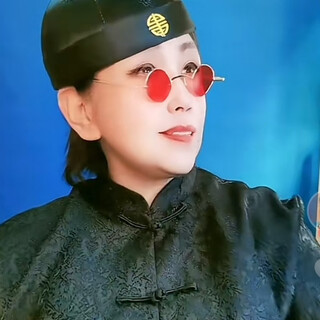 He jiagong tang suit landlord hat, adult and children prince hat, qing dynasty emperor groom hat, ancient costume melon skin hat, combination style (prince hat + black glasses) style contact no. 9 adult style head circumference around 58 (please measure before purchasing)