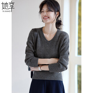 She enjoys the lazy style knitted sweater for women gray gray v-neck sweater knitted top bottoming shirt for women t53z093