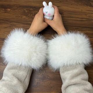 New imitation fox fur sleeves, coat cuffs, detachable, warm, universal, fashionable, elastic buttonhole cuffs, white
