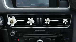 Yusenyi new car air conditioner air outlet perfume clip car interior creative decoration rhinestone diamond cute women's car interior accessories white small daisy set of four
