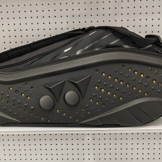 款新款羽毛球包马来西亚3D限定浮雕黑武士Yy双肩背包大容量六支装 3D马来西亚黑金色隔热层设计