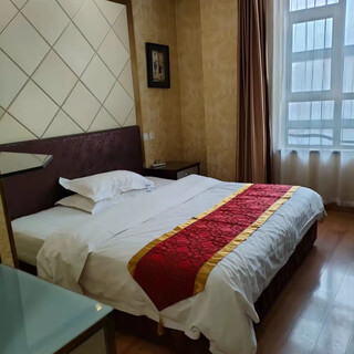 Exquisite double bed room includes two breakfasts - free parking - early morning room check-out at 17:00