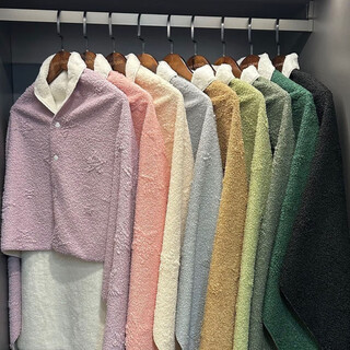 Office nap confinement velvet blanket shawl lunch break blanket student lunch break sleeping blanket warm cloak adult women winter shawl blanket randomly colored (with buttons) composite velvet shawl cover blanket 80x120cm