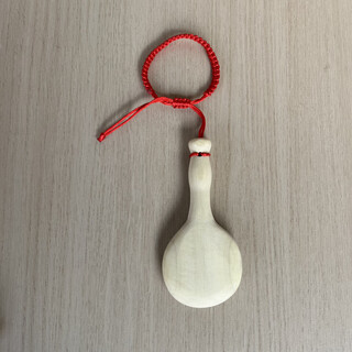 Guangxi zanthoxylum bungeanum wood log molar stick, enlarged and bold, baby can bite, old-fashioned wooden toy for infants aged 1 to 3 years old, pure red rope 904080, wild zanthoxylum bungeanum wood stick stick cake molar stick