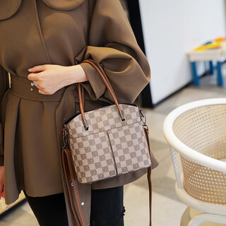 Store hot selling spring and summer new classic large capacity bucket bag crossbody shoulder bag versatile handbag women khaki large