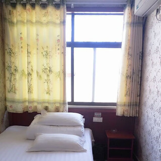 Ordinary double bed room, private bathroom, free wife, free parking, washing machine provided