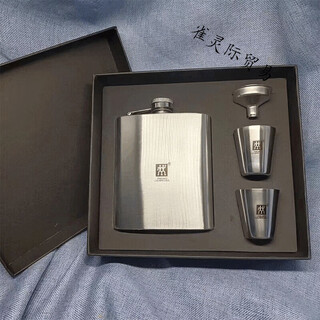 Zwilling german 304 stainless steel hip flask portable set outdoor picnic portable flat hip flask set box new last stock small hip flask four-piece set laser welding approximately 287.29g 1ml