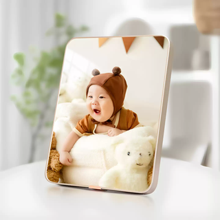 Wings washed photos and made them into photo frames. customized printing of baby photos. crystal table to make wedding photo album ornaments. single frame in champagne gold - suitable for both vertical and horizontal use. the table is 7 inches 12.7x17.8cm.